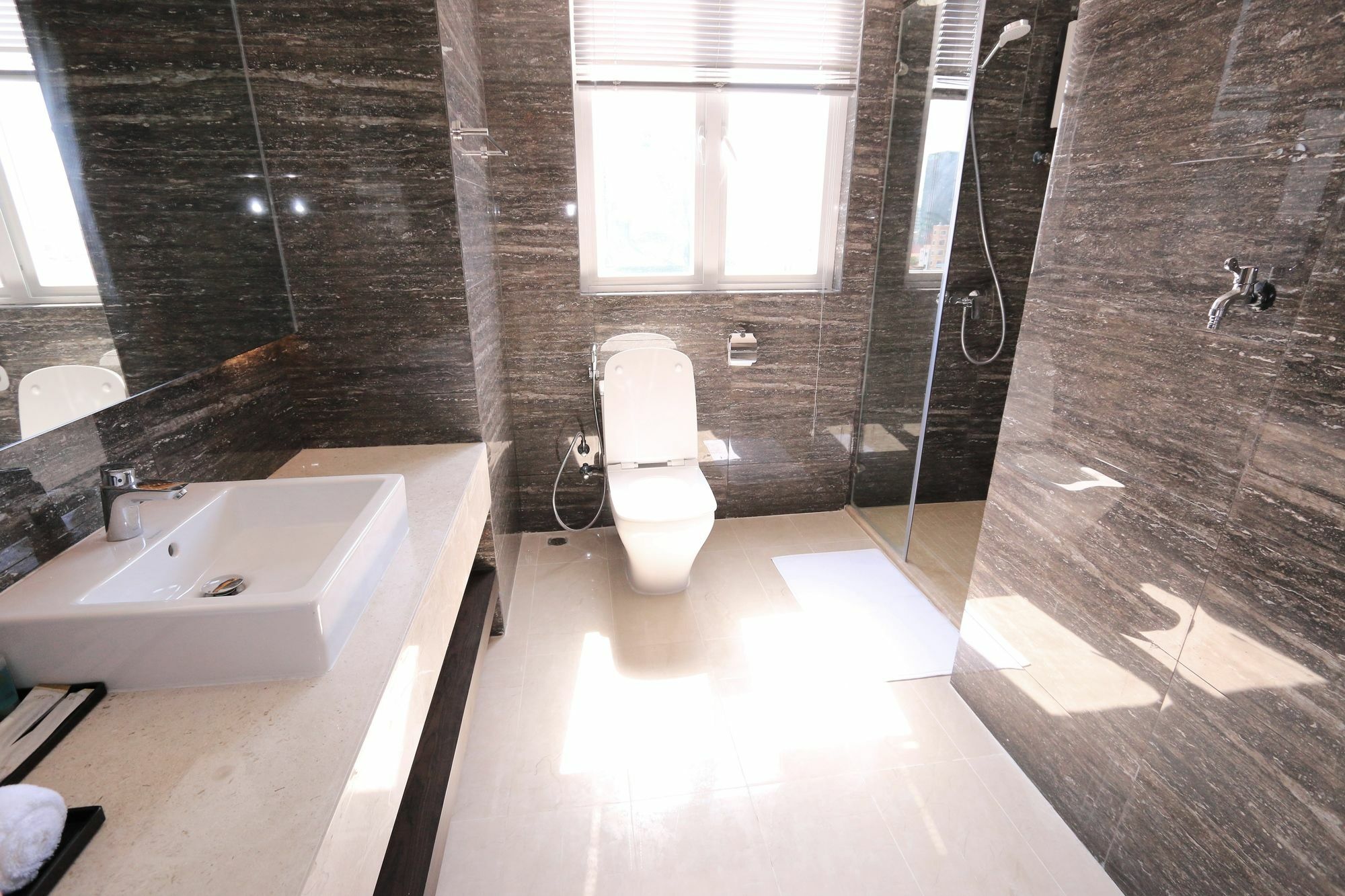 פנום פן Eastland Hotel & Apartment מראה חיצוני תמונה