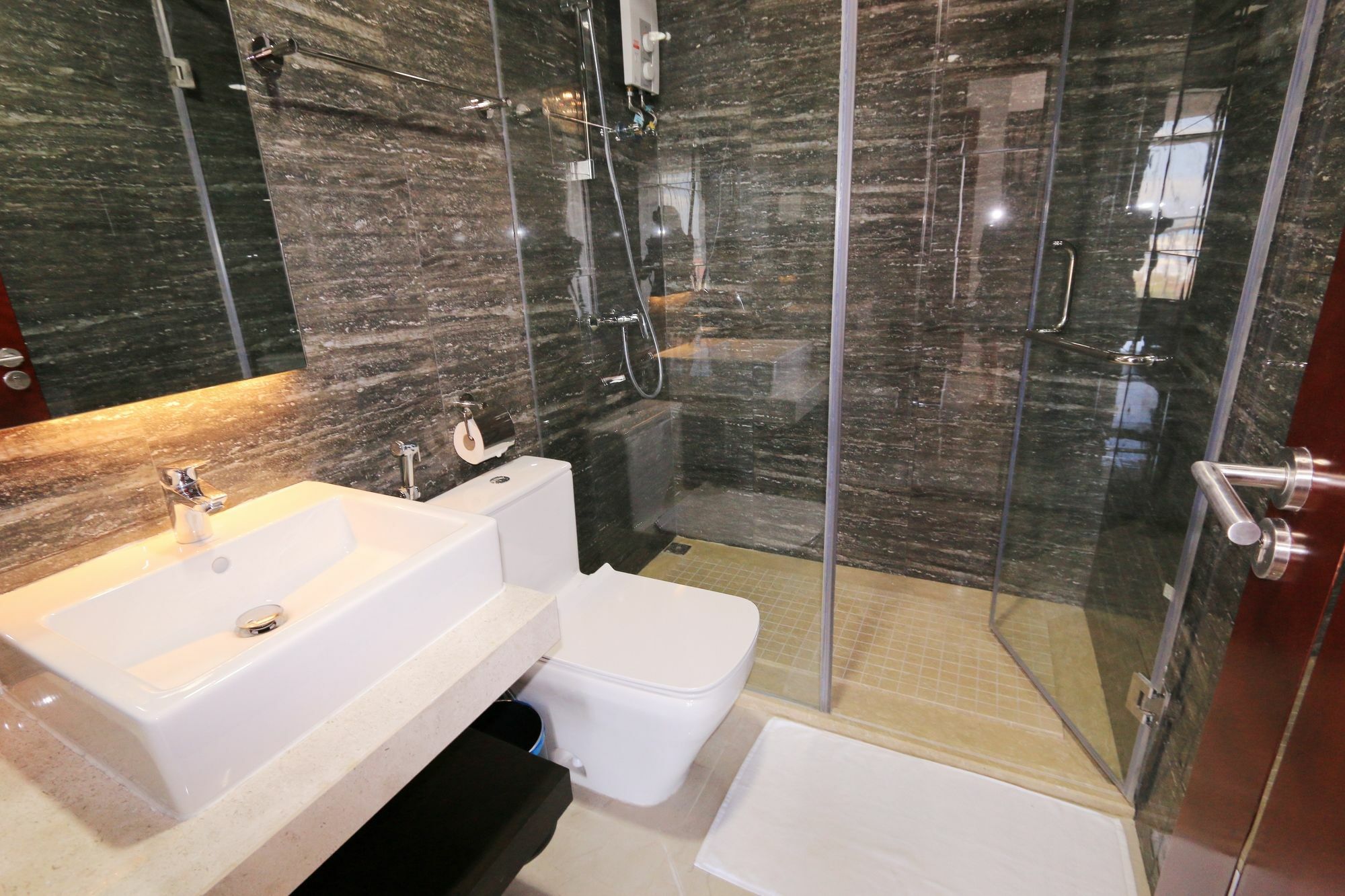 פנום פן Eastland Hotel & Apartment מראה חיצוני תמונה